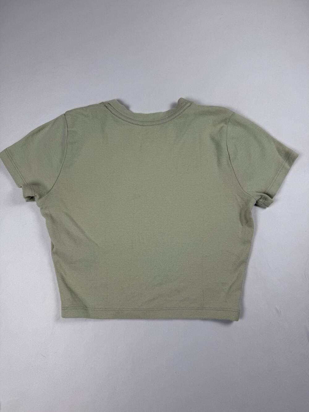 Hollister Crop Top Bundle | 3 Women’s Size Small Tops | Short Fit | Casual Basic - Picture 6 of 10